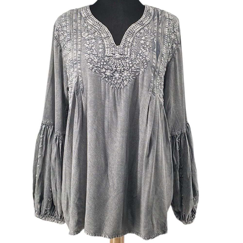 Solitare Boho Mineral Wash Embroidered Bell Sleeve Top Gray Size Medium